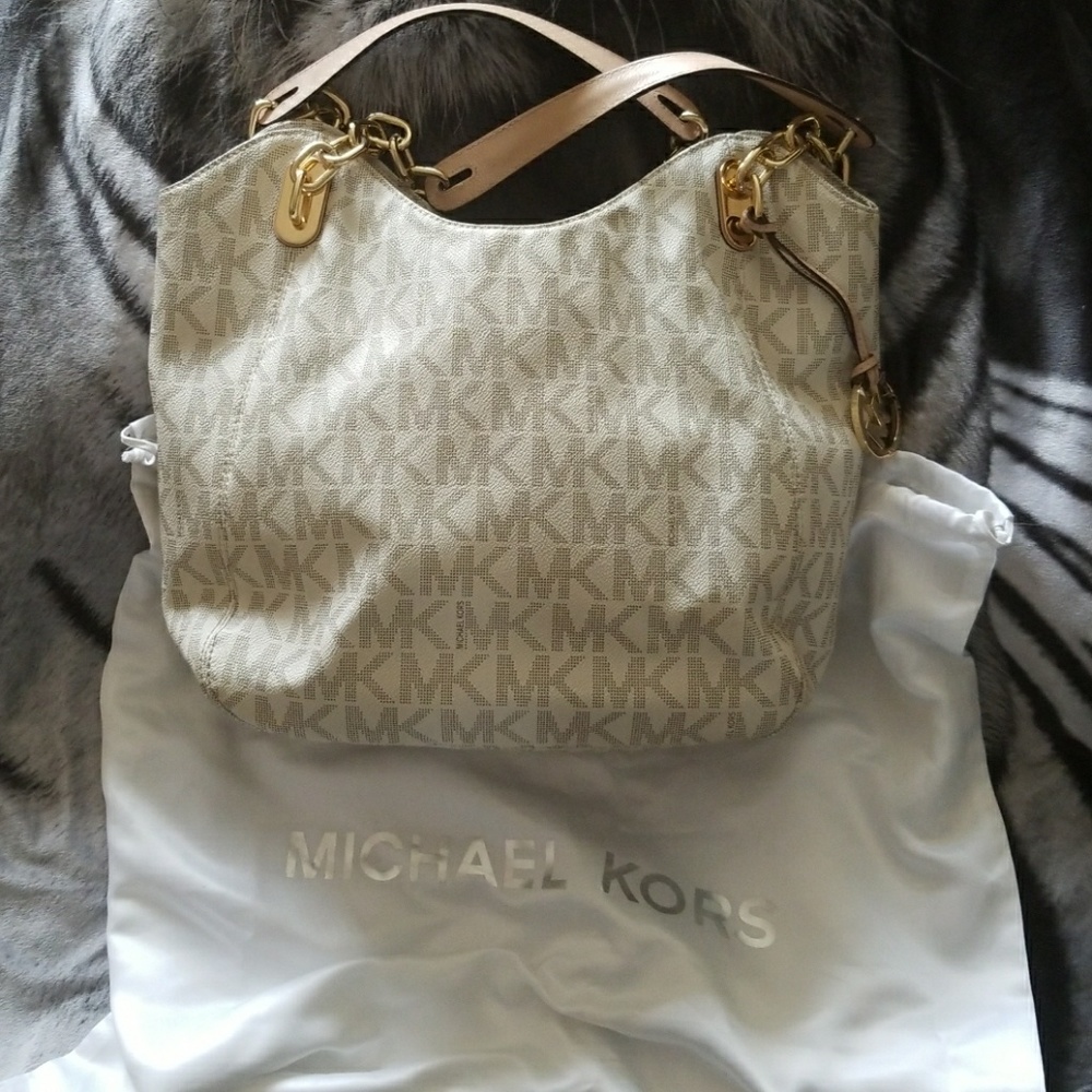 Michael Kors Large Vanilla Fulton w/gold hardware